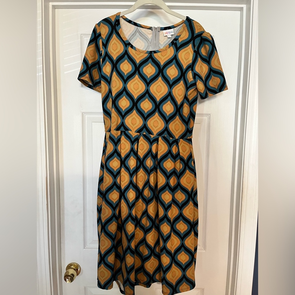 Dress with pockets and zip up back